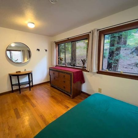 Appartamento Little House In The Redwoods With A Hot Tub! Garberville Esterno foto