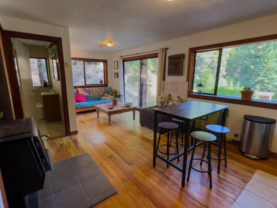 Appartamento Little House In The Redwoods With A Hot Tub! Garberville Esterno foto