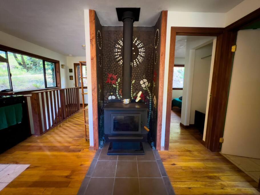 Appartamento Little House In The Redwoods With A Hot Tub! Garberville Esterno foto